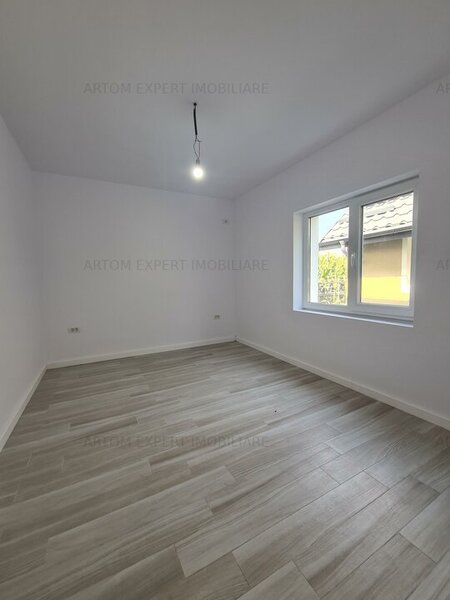 Comuna Nuci, casa- vila, energie verde.